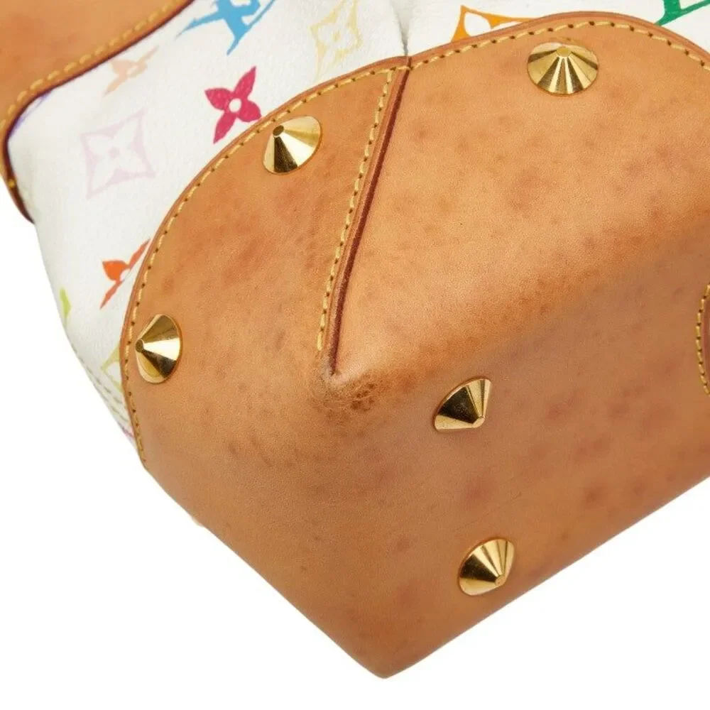 Louis Vuitton measurments closure defects